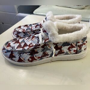 Women’s Slip On Christmas/Winter Gnome Shoes, Sz. EU 43
